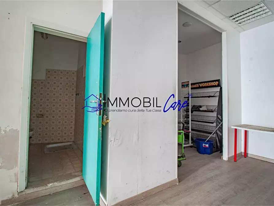 Immagine 4 di Locale commerciale in affitto  a Livorno