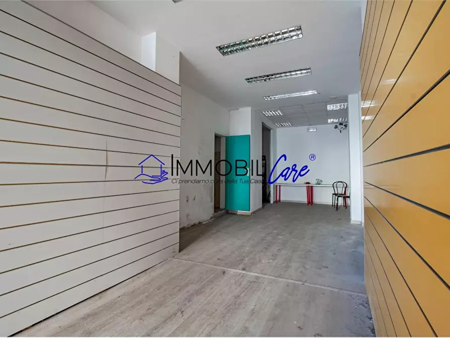 Immagine 2 di Locale commerciale in affitto  a Livorno