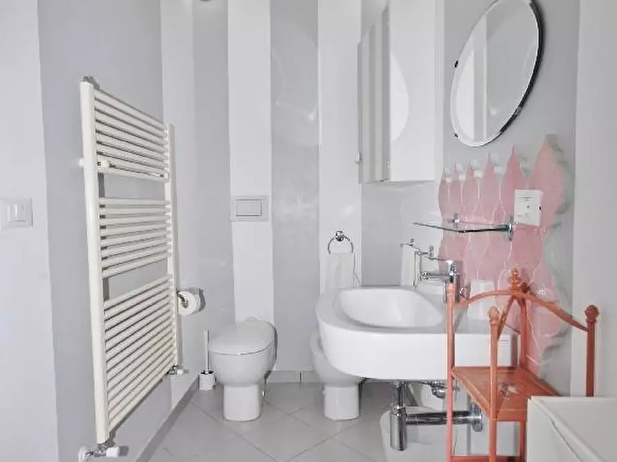 Immagine 27 di Casa indipendente in affitto  a Pietrasanta