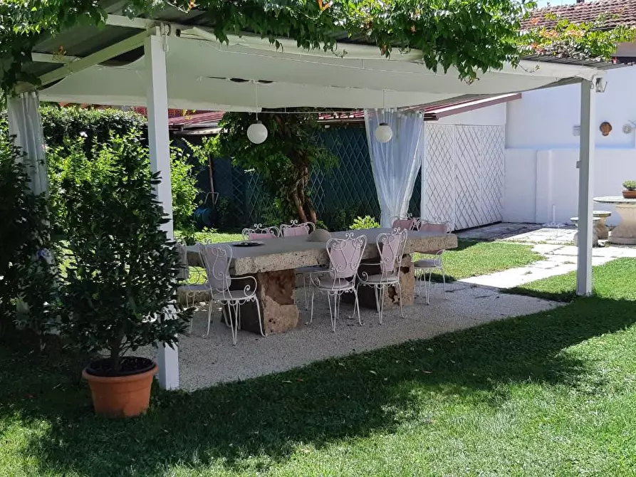 Immagine 9 di Casa indipendente in affitto  a Pietrasanta