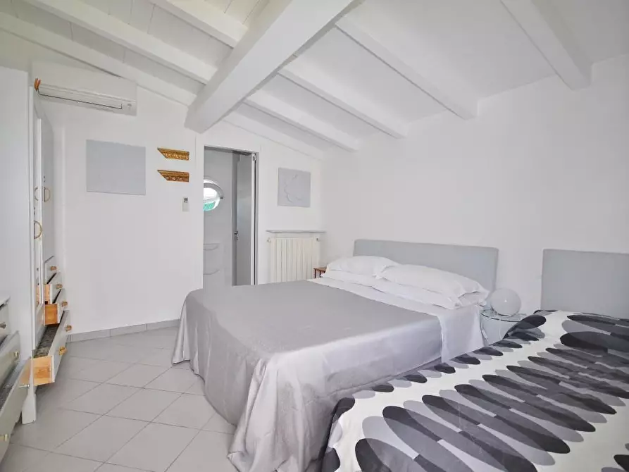 Immagine 15 di Casa indipendente in affitto  a Pietrasanta