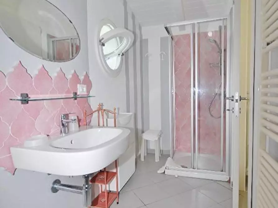 Immagine 31 di Casa indipendente in affitto  a Pietrasanta