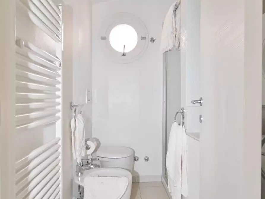 Immagine 28 di Casa indipendente in affitto  a Pietrasanta