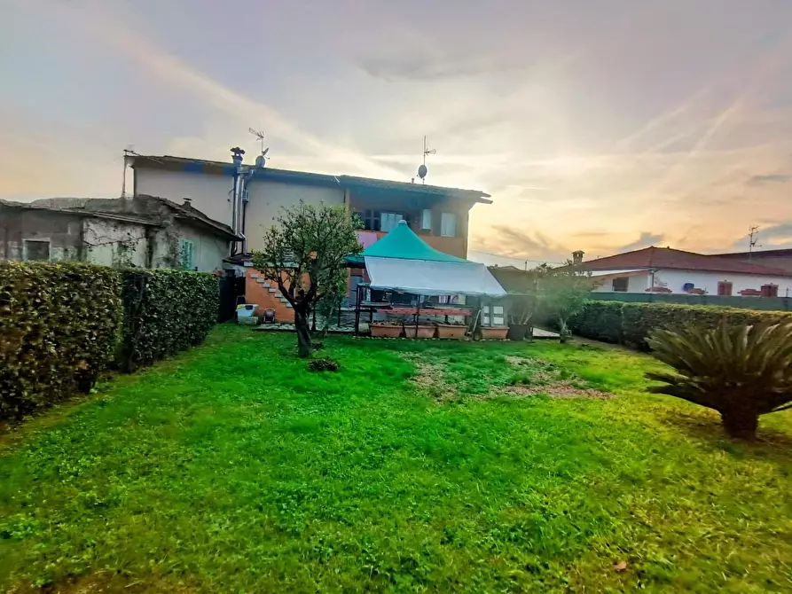 Immagine 32 di Villetta a schiera in vendita  a Massa