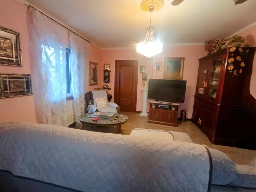 Immagine 8 di Villetta a schiera in vendita  a Massa