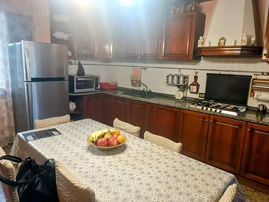 Immagine 1 di Villetta a schiera in vendita  a Massa