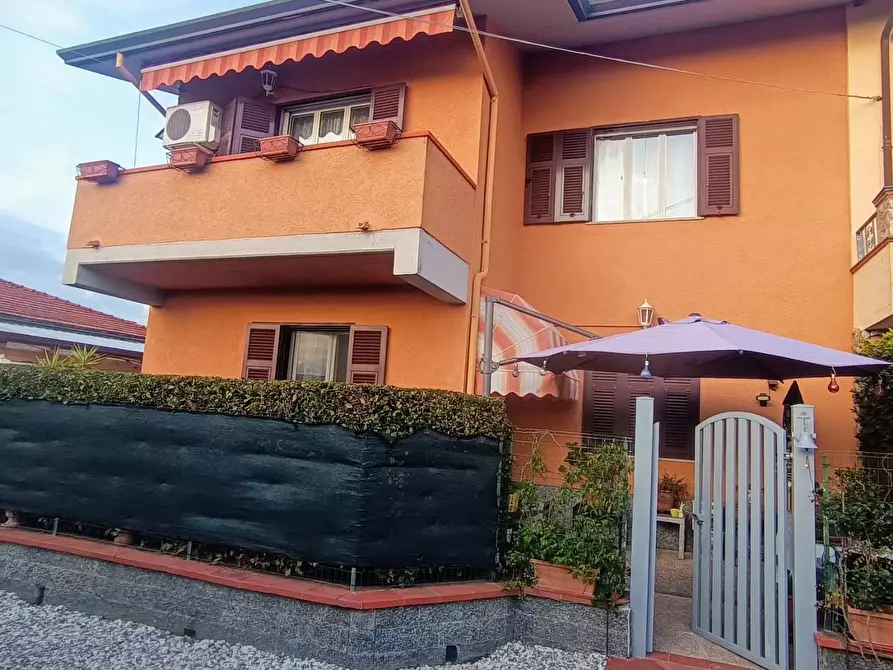 Immagine 5 di Villetta a schiera in vendita  a Massa