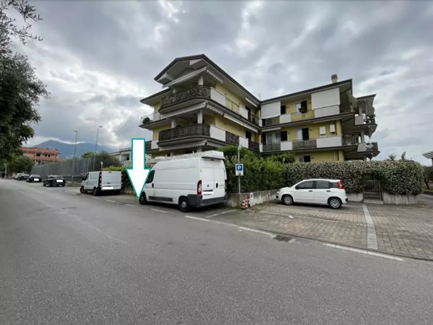 Immagine 1 di Garage in vendita  a Seravezza