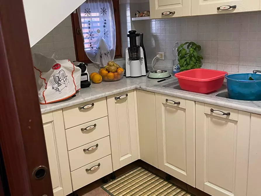 Immagine 4 di Porzione di casa in vendita  a Carrara