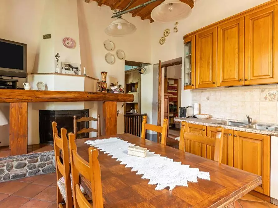 Immagine 3 di Villa in vendita  a Borgo A Mozzano