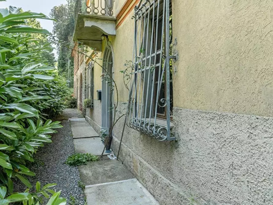 Immagine 13 di Villa in vendita  a Borgo A Mozzano