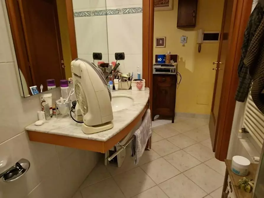 Immagine 10 di Appartamento in vendita  a Carrara