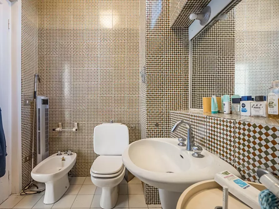 Immagine 25 di Appartamento in vendita  a Carrara