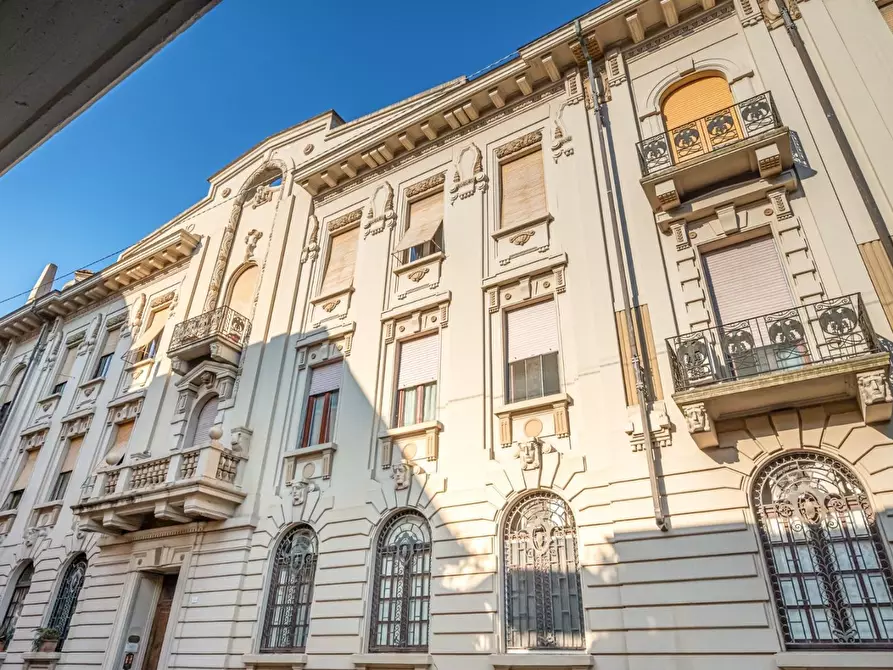 Immagine 1 di Appartamento in vendita  a Carrara