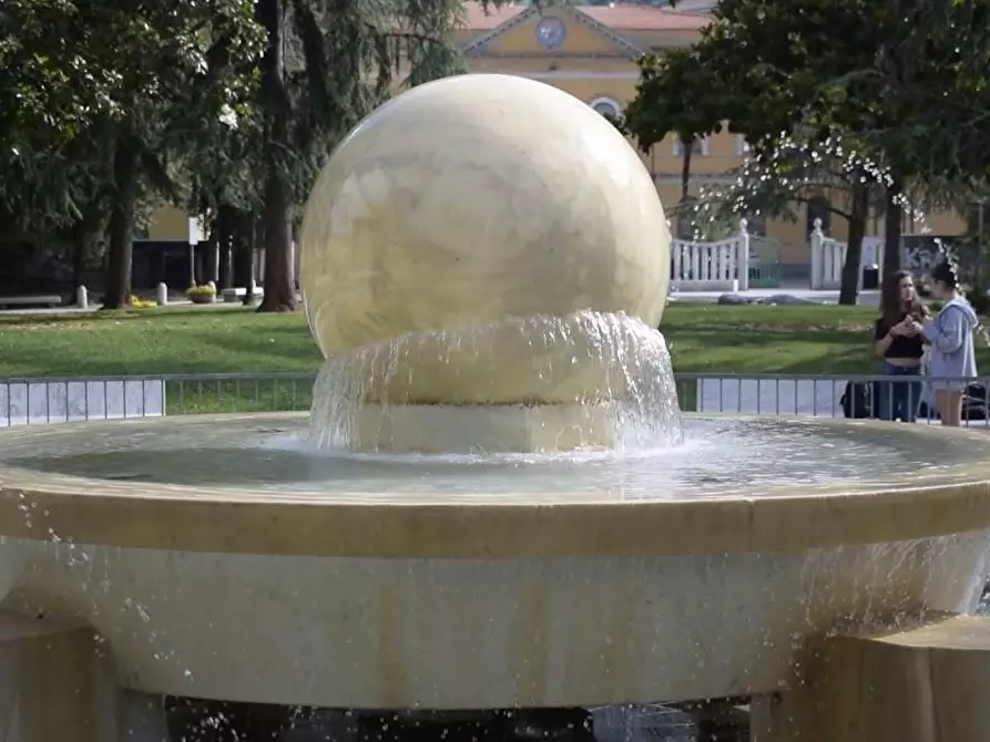 Immagine 21 di Casa semindipendente in vendita  a Carrara