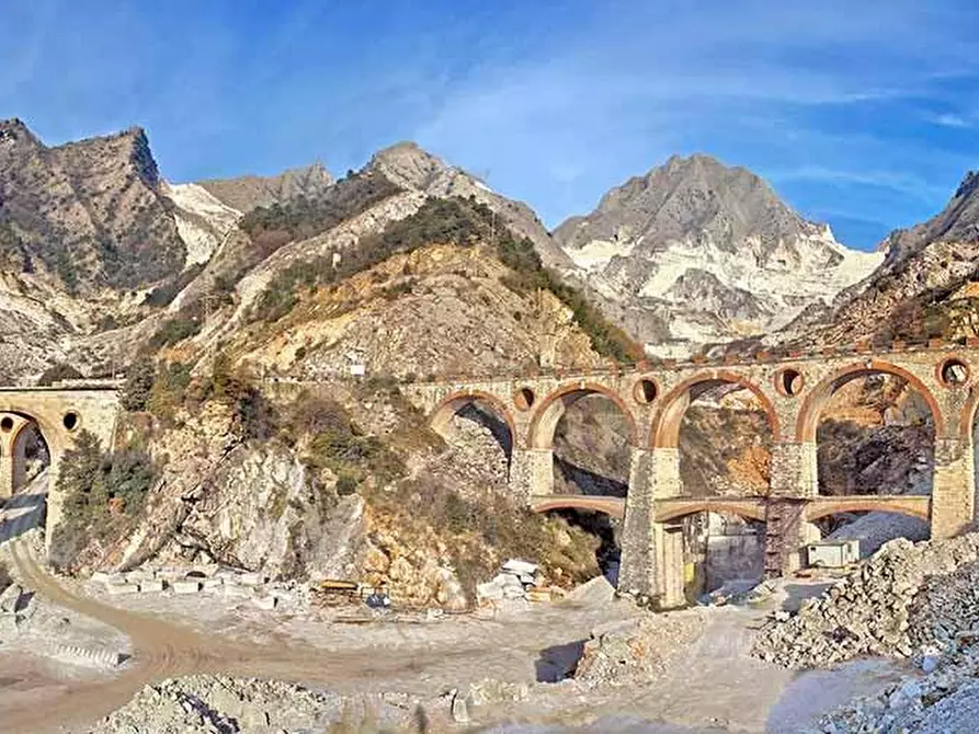 Immagine 20 di Casa semindipendente in vendita  a Carrara