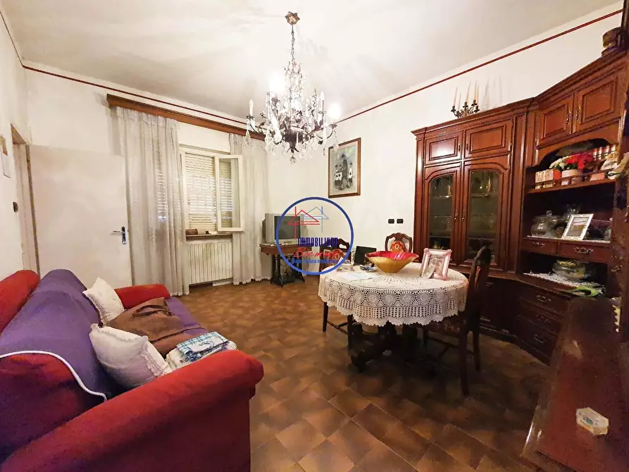 Immagine 1 di Casa indipendente in vendita  a Viareggio