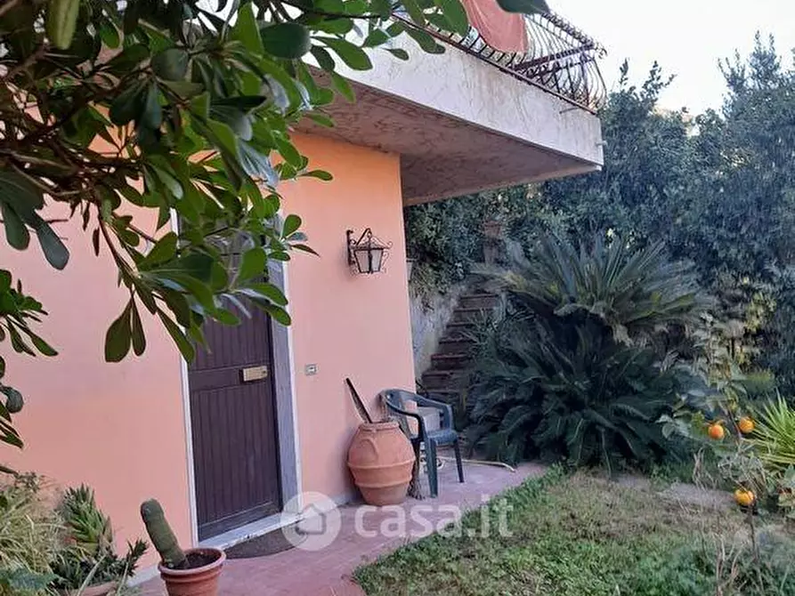 Immagine 1 di Casa semindipendente in vendita  a Carrara