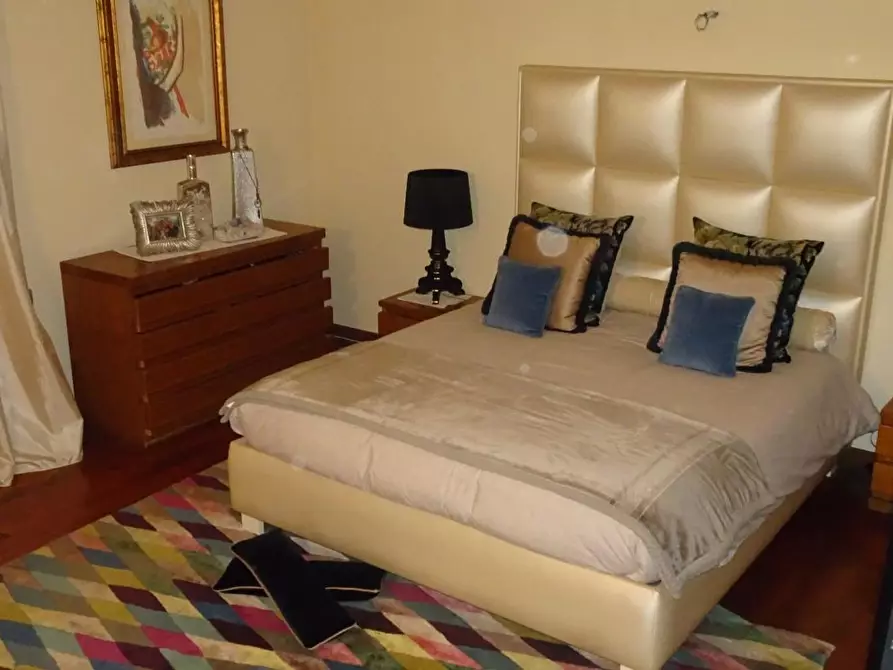 Immagine 13 di Villa in vendita  a Cascina