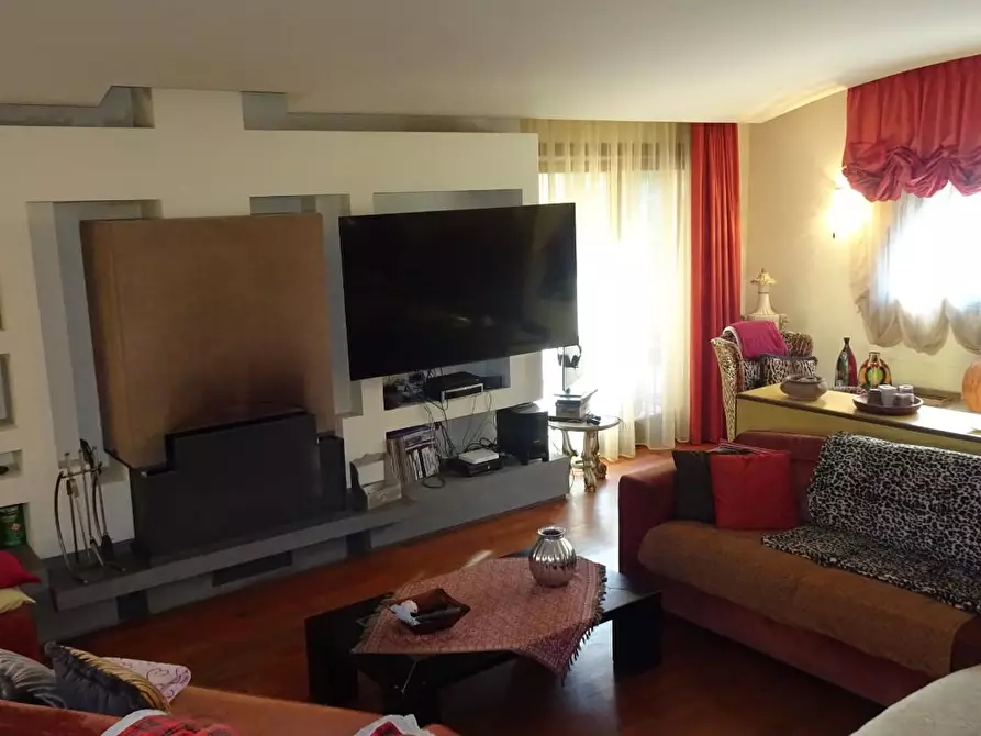 Immagine 42 di Villa in vendita  a Cascina