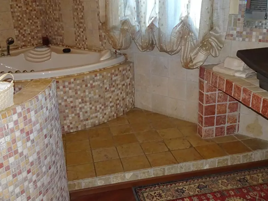 Immagine 10 di Villa in vendita  a Cascina