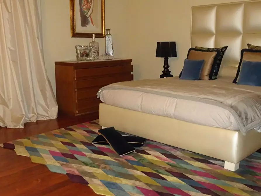 Immagine 14 di Villa in vendita  a Cascina