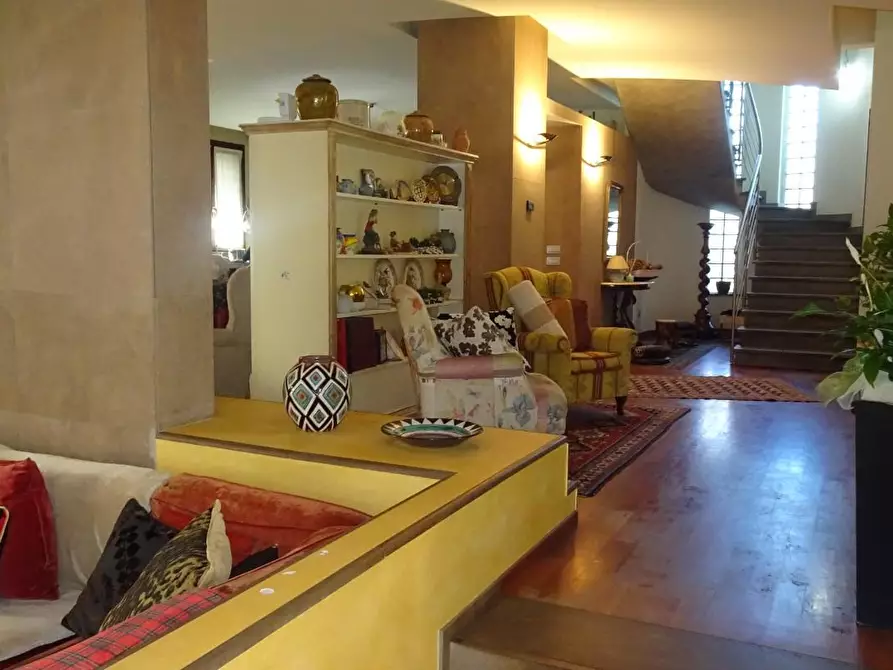 Immagine 41 di Villa in vendita  a Cascina