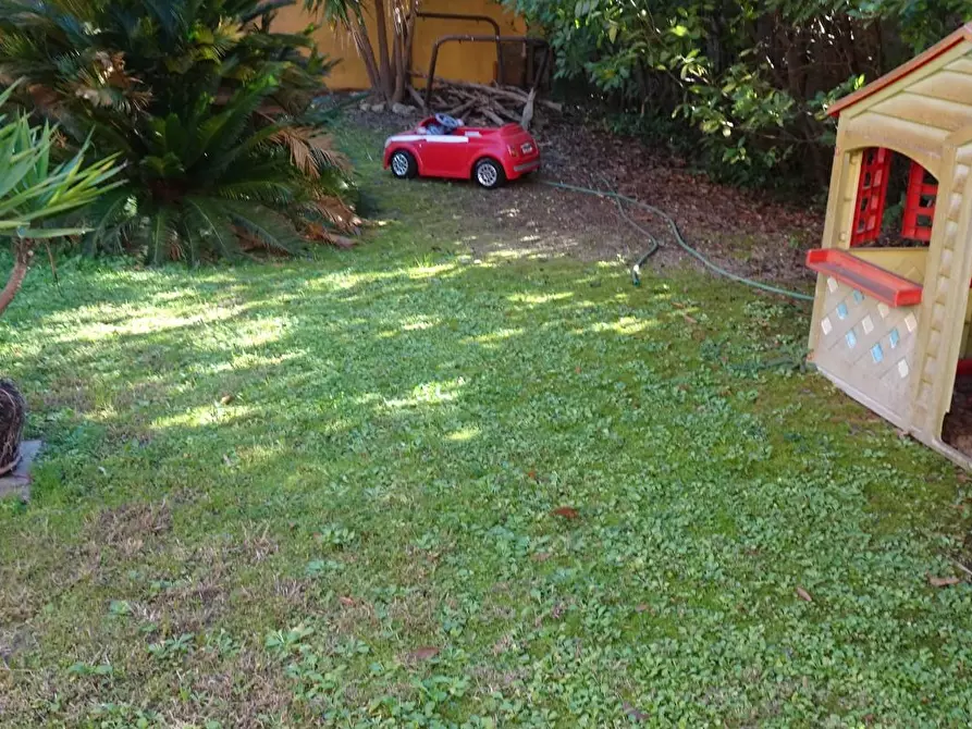 Immagine 4 di Villa in vendita  a Cascina