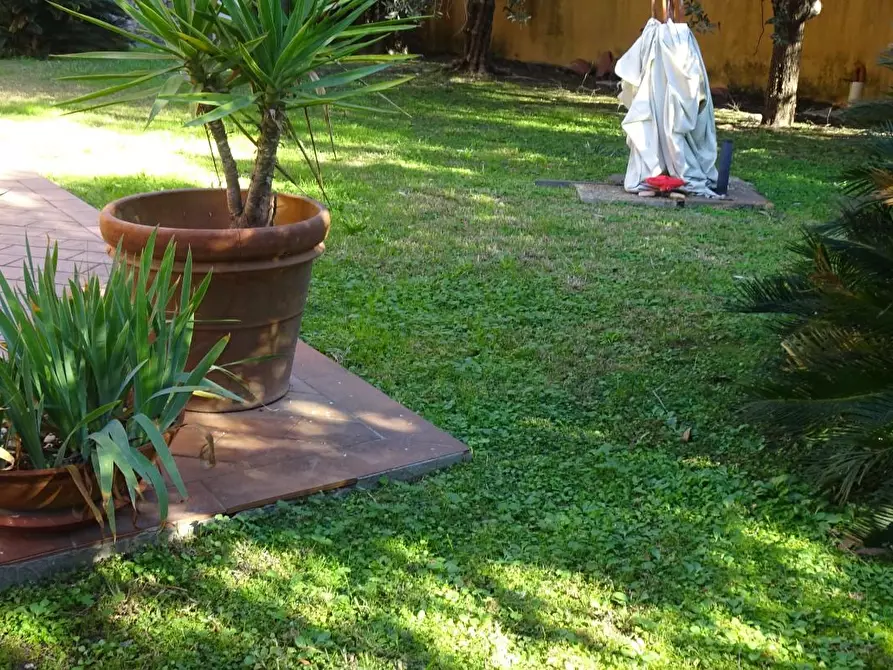 Immagine 3 di Villa in vendita  a Cascina