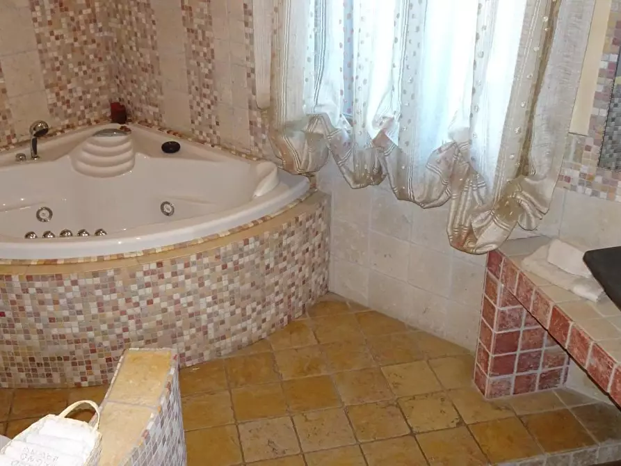 Immagine 33 di Villa in vendita  a Cascina