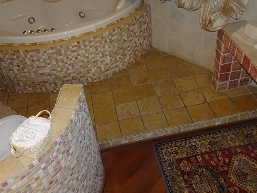 Immagine 11 di Villa in vendita  a Cascina