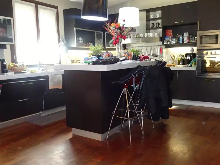 Immagine 37 di Villa in vendita  a Cascina