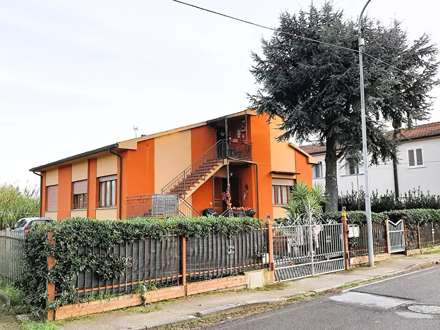 Immagine 1 di Casa bifamiliare in vendita  a San Giuliano Terme