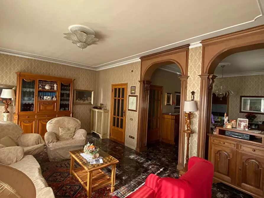 Immagine 2 di Villa in vendita  a Cascina