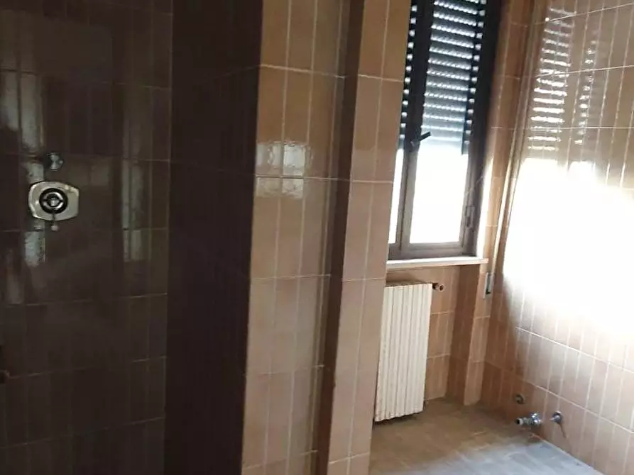 Immagine 4 di Locale commerciale in affitto  a Capannori