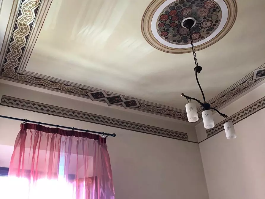 Immagine 29 di Palazzo in vendita  a Vinci