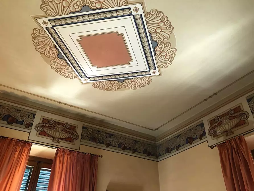 Immagine 25 di Palazzo in vendita  a Vinci