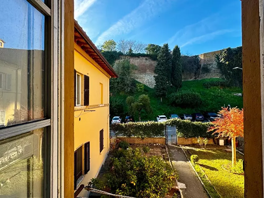 Immagine 31 di Appartamento in vendita  a Siena