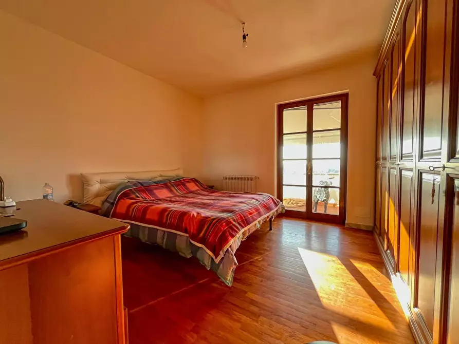 Immagine 5 di Villa in vendita  a Carrara