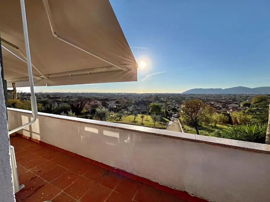 Immagine 13 di Villa in vendita  a Carrara
