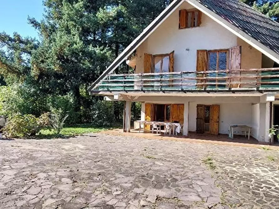 Immagine 1 di Villa in vendita  a Marliana