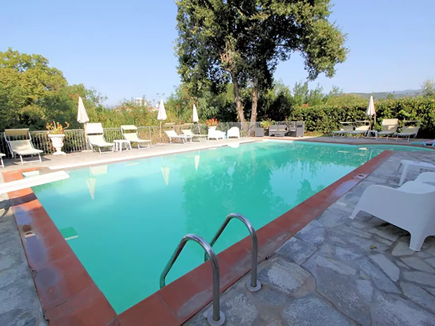 Immagine 4 di Villa in vendita  a Monsummano Terme