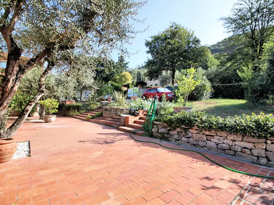 Immagine 2 di Villa in vendita  a Monsummano Terme