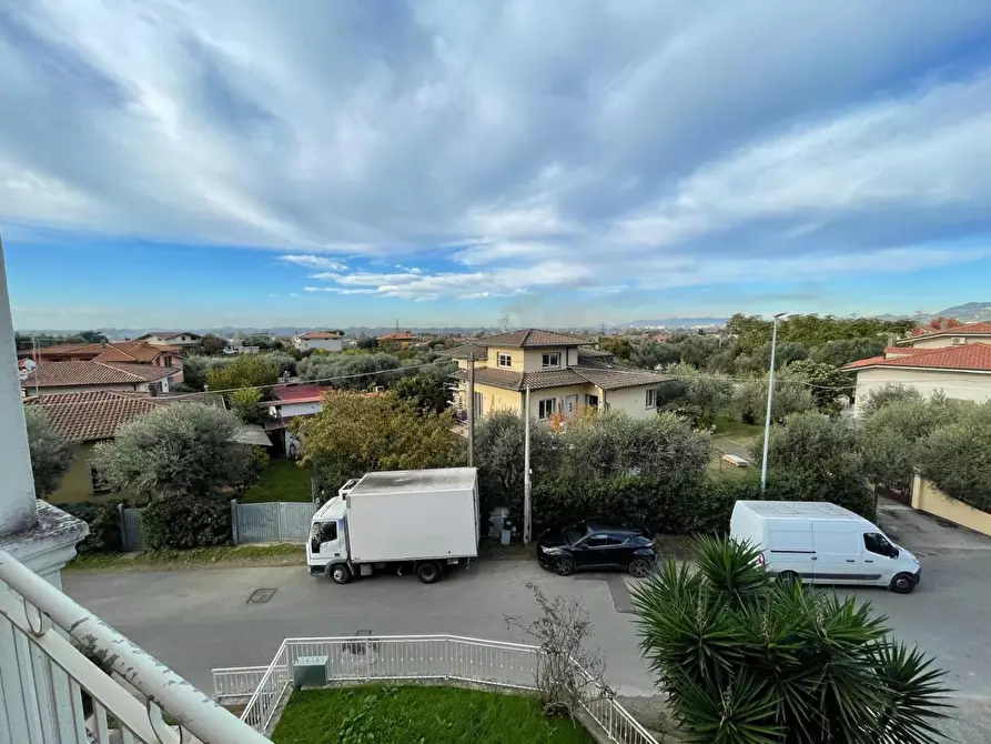 Immagine 6 di Ufficio in vendita  a Montignoso