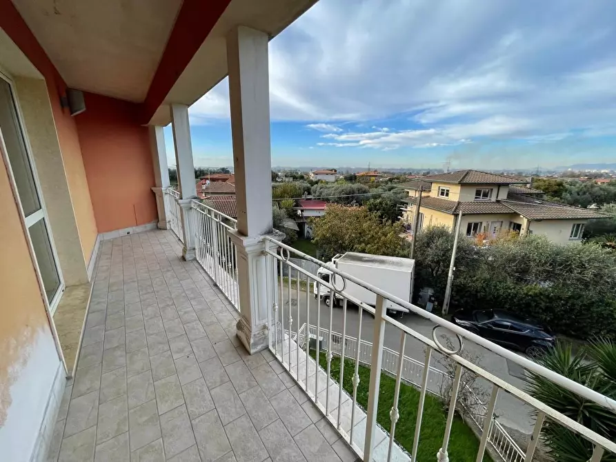 Immagine 4 di Ufficio in vendita  a Montignoso