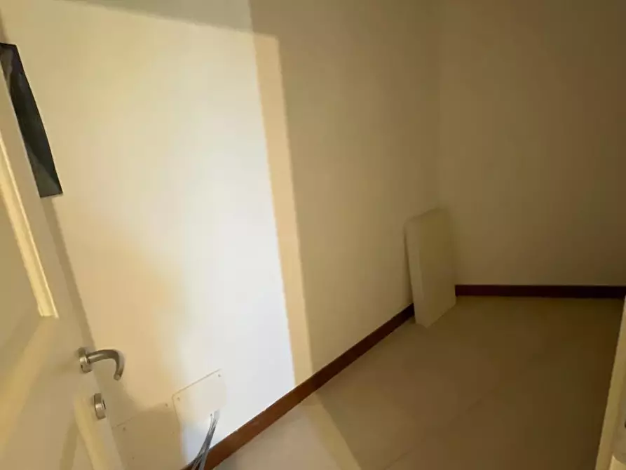 Immagine 18 di Ufficio in vendita  a Montignoso