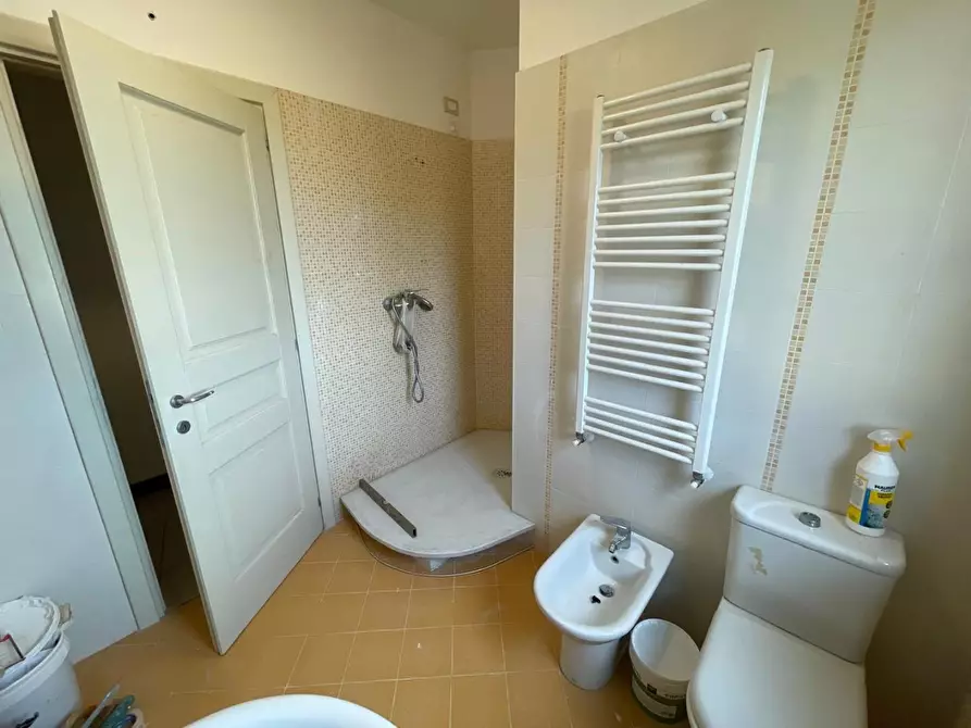 Immagine 20 di Ufficio in vendita  a Montignoso