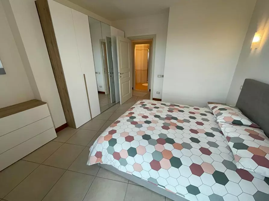 Immagine 11 di Ufficio in vendita  a Montignoso