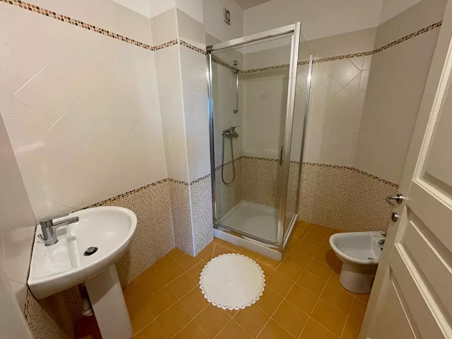 Immagine 12 di Ufficio in vendita  a Montignoso