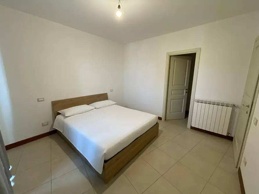 Immagine 15 di Ufficio in vendita  a Montignoso